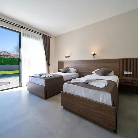 2 Bedroom Private Vilă