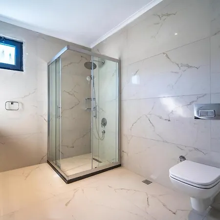 2 Bedroom Private Vilă